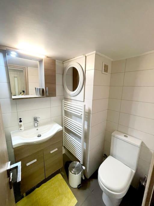 20' From The Airport,20' From The Center Of Athens Apartment Ngoại thất bức ảnh